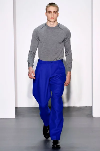 Look 32